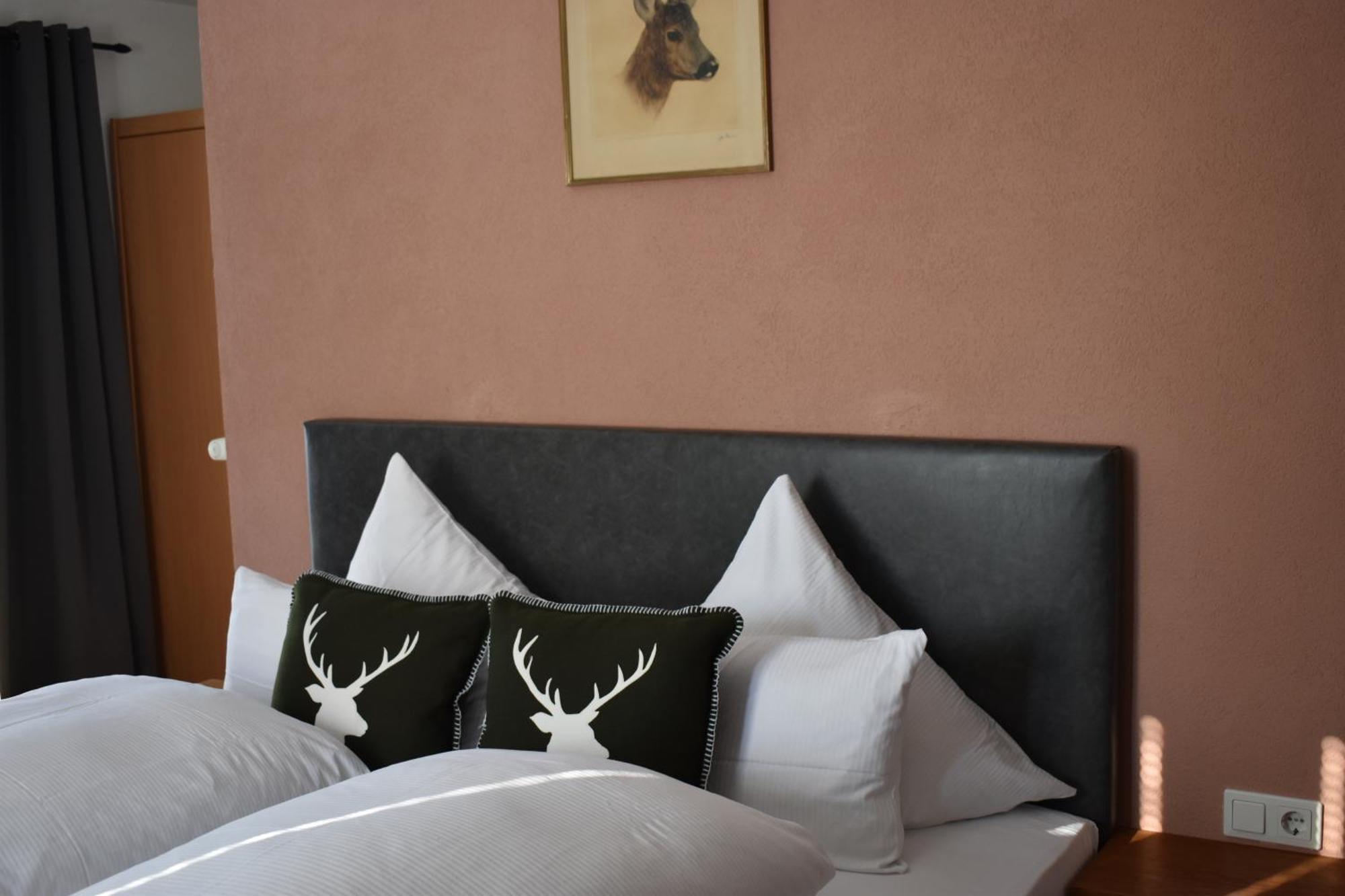 Bed and Breakfast Hirschstube Наудерс Экстерьер фото